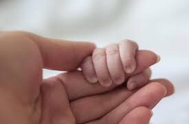 Bebê m*rre ao nascer e cair na privada em MS