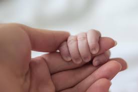 Bebê m*rre ao nascer e cair na privada em MS