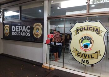 Indivíduos ameaçam funcionário da Casa da Acolhida com faca