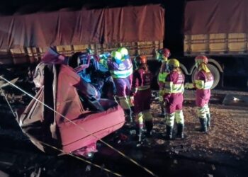 Vídeo: casal m*rre e menino de 4 anos fica ferido em colisão entre carretas na BR-163 