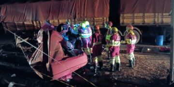 Vídeo: casal m*rre e menino de 4 anos fica ferido em colisão entre carretas na BR-163 