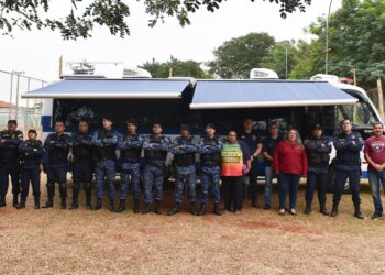 Moradores comemoram retorno da Operação Guarda em Ação