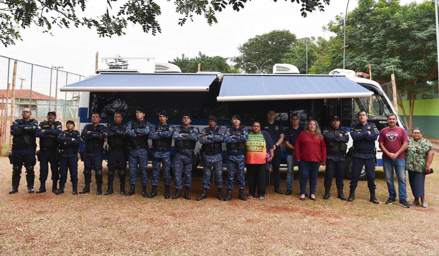 Moradores comemoram retorno da Operação Guarda em Ação
