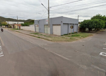 Adolescente que pilotava moto morre após bater em carro em Corumbá