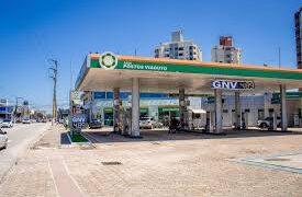 Adolescente é esfaqueado em posto de gasolina em El Dorado