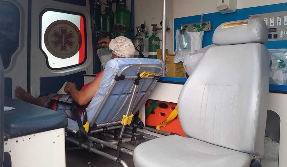 Idoso é agredido a pauladas por “amigo” na Vila Nhanha