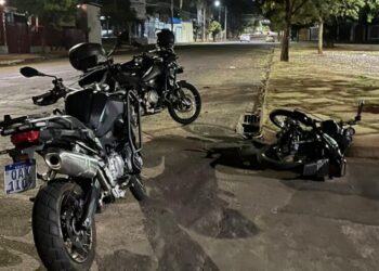 Com menina de 13 anos em moto furtada, jovem foge da polícia na Afonso Pena