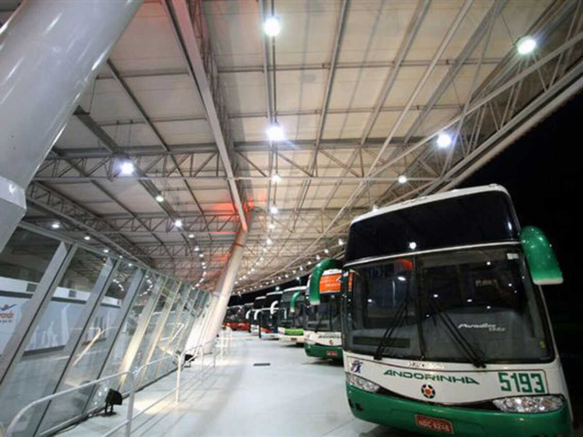 Adolescente tenta entrar em um ônibus com 1 kg de cocaína e acaba sendo preso