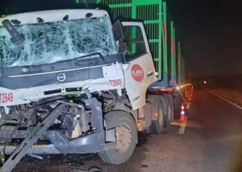 Motorista sofre fratura exposta em acidente com caminhões entre Bataguassu e Santa Rita do Pardo