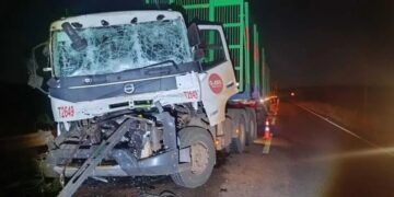 Motorista sofre fratura exposta em acidente com caminhões entre Bataguassu e Santa Rita do Pardo