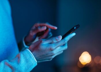 Idosa perde mais de 7 mil ao levar golpe pelo celular em Coxim