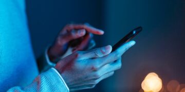 Idosa perde mais de 7 mil ao levar golpe pelo celular em Coxim