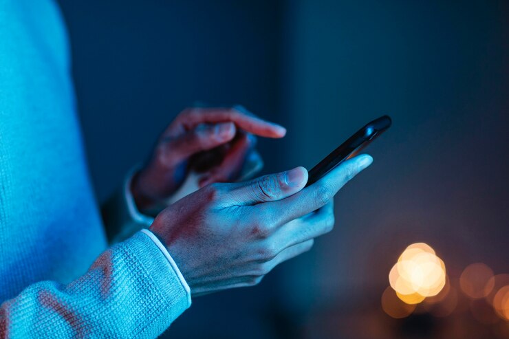 Idosa perde mais de 7 mil ao levar golpe pelo celular em Coxim