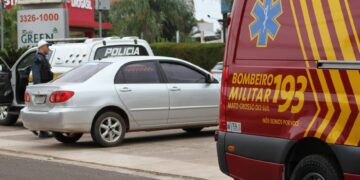 Motociclista fratura tornozelo em acidente em cruzamento na Avenida Ceará