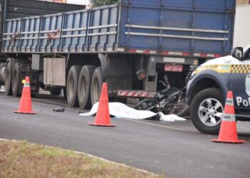 Motociclista morto ao bater em carreta na Guaicurus é identificado