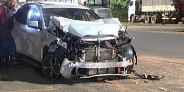 Embriagado, condutor de BMW confunde avenida com pista de corrida e deixa gestante ferida em Naviraí