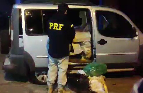 PRF apreende 1 tonelada de maconha e cumpre mandado de prisão em Campo Grande 