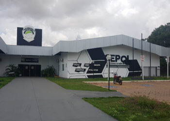 Morador denuncia vizinha por invasão de privacidade e abertura de buraco em muro no bairro Tiradentes