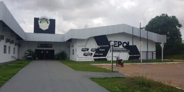 Morador denuncia vizinha por invasão de privacidade e abertura de buraco em muro no bairro Tiradentes