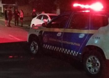 Criança é atingida por bala perdida enquanto brincava na rua