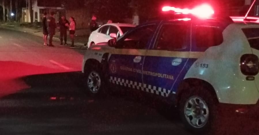 Criança é atingida por bala perdida enquanto brincava na rua