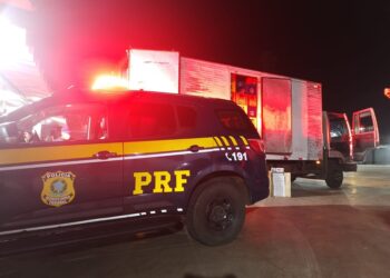 PRF apreende 24 mil maços de cigarros em Brasilândia