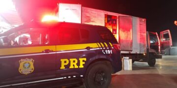 PRF apreende 24 mil maços de cigarros em Brasilândia