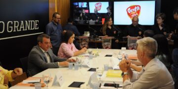 Adriane Lopes se destaca em debate, reafirmando liderança para administrar Campo Grande