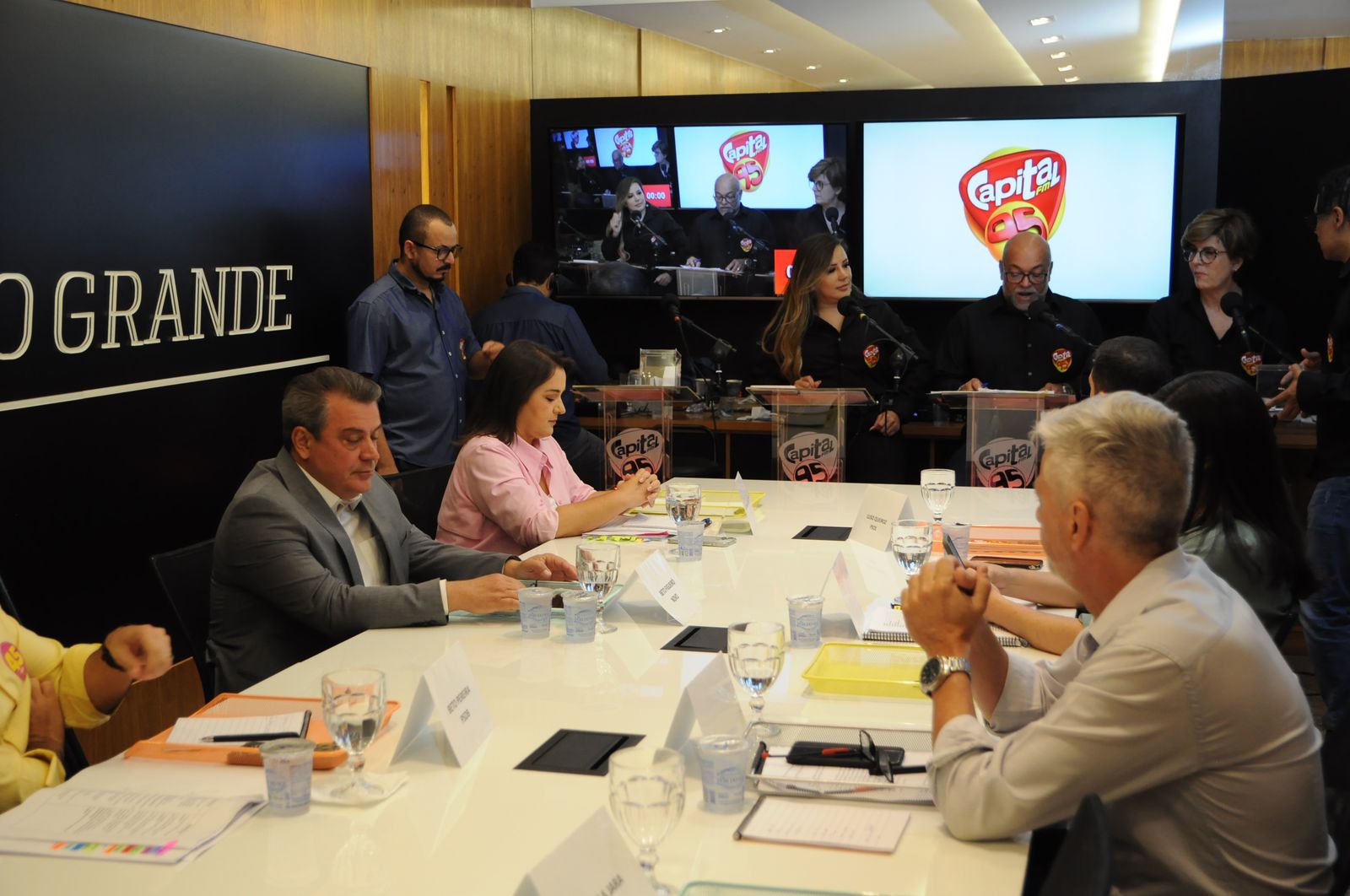Adriane Lopes se destaca em debate, reafirmando liderança para administrar Campo Grande