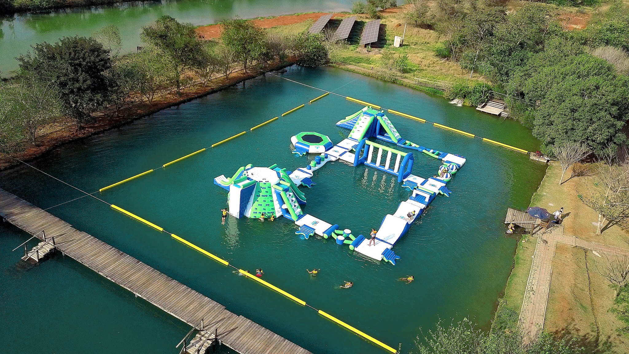 Nascente Azul inaugura atração aquática inflável em Bonito