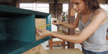 Oportunidade: Aulas gratuitas de marcenaria abrem vagas de emprego para jovens de Campo Grande