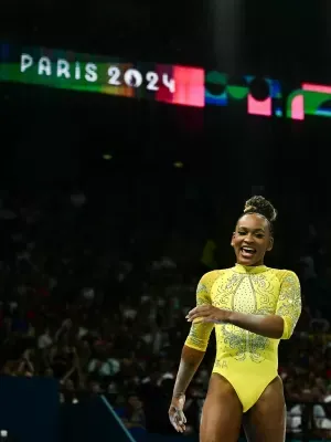 É PRATA! Rebeca voa em Paris e emociona o Brasil 