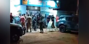 Vídeo: rapaz tenta se esconder em conveniência mas é m*rto a tiros no Aero Rancho 