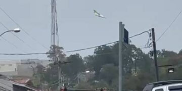 Vídeo: avião que caiu em Vinhedo tinha 62 pessoas a bordo e atingiu quintal de condomínio