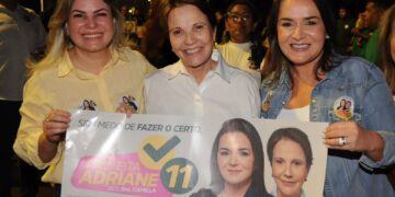 Com Tereza Cristina, prefeita faz adesivaço e reúne apoiadores 