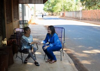Com pouco mais de 1 minuto de TV, Adriane conta sua história e aposta também nas redes sociais 