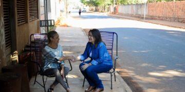 Com pouco mais de 1 minuto de TV, Adriane conta sua história e aposta também nas redes sociais 