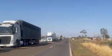 Após rompimento de represa no Nasa Park motoristas enfrentam congestionamento na BR-163