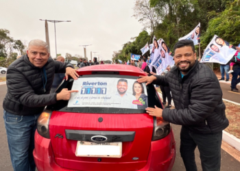 ‘Adesivaço’ do Professor Riverton atrai mais de 300 pessoas às ruas de Campo Grande