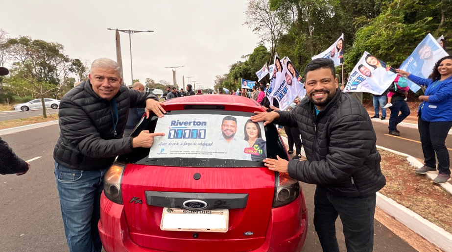 ‘Adesivaço’ do Professor Riverton atrai mais de 300 pessoas às ruas de Campo Grande