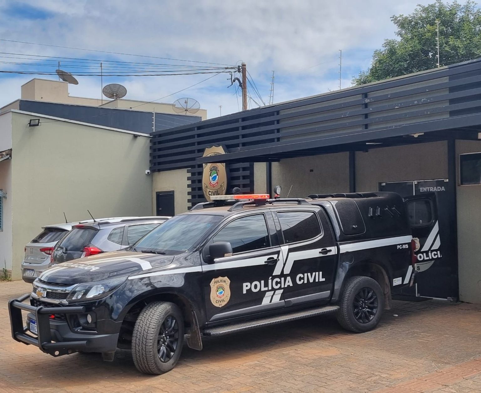 Homem é preso em Bonito, após invadir casa da ex, agredir o namorado dela e  ameaçar casal de morte em  Aquidauana