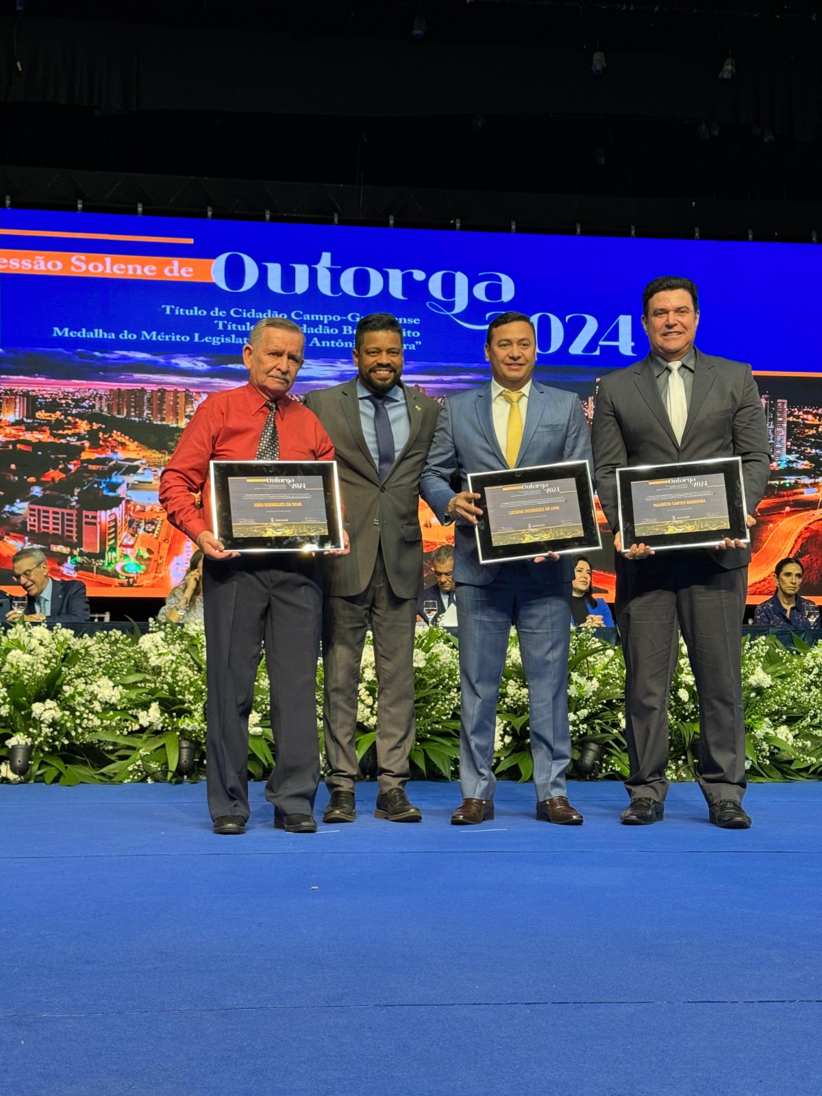 Professor Riverton homenageia com ‘Título Cidadão Campo-grandense’, pessoas que adotaram a Capital como lar