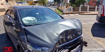 Acidente entre veículos deixa motorista de aplicativo ferido na Avenida Ernesto Geisel