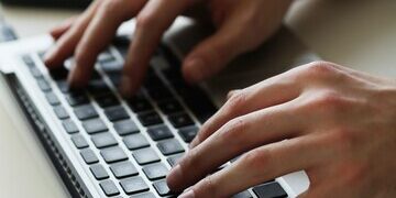 Homem é preso flagrante por crime de armazenamento de material de abuso sexual infantil em Corumbá