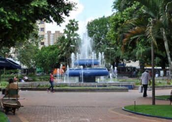 Moradores de rua são espancados por dupla na Praça Ary Coelho
