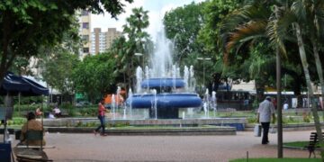 Moradores de rua são espancados por dupla na Praça Ary Coelho