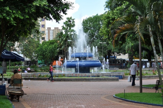 Moradores de rua são espancados por dupla na Praça Ary Coelho