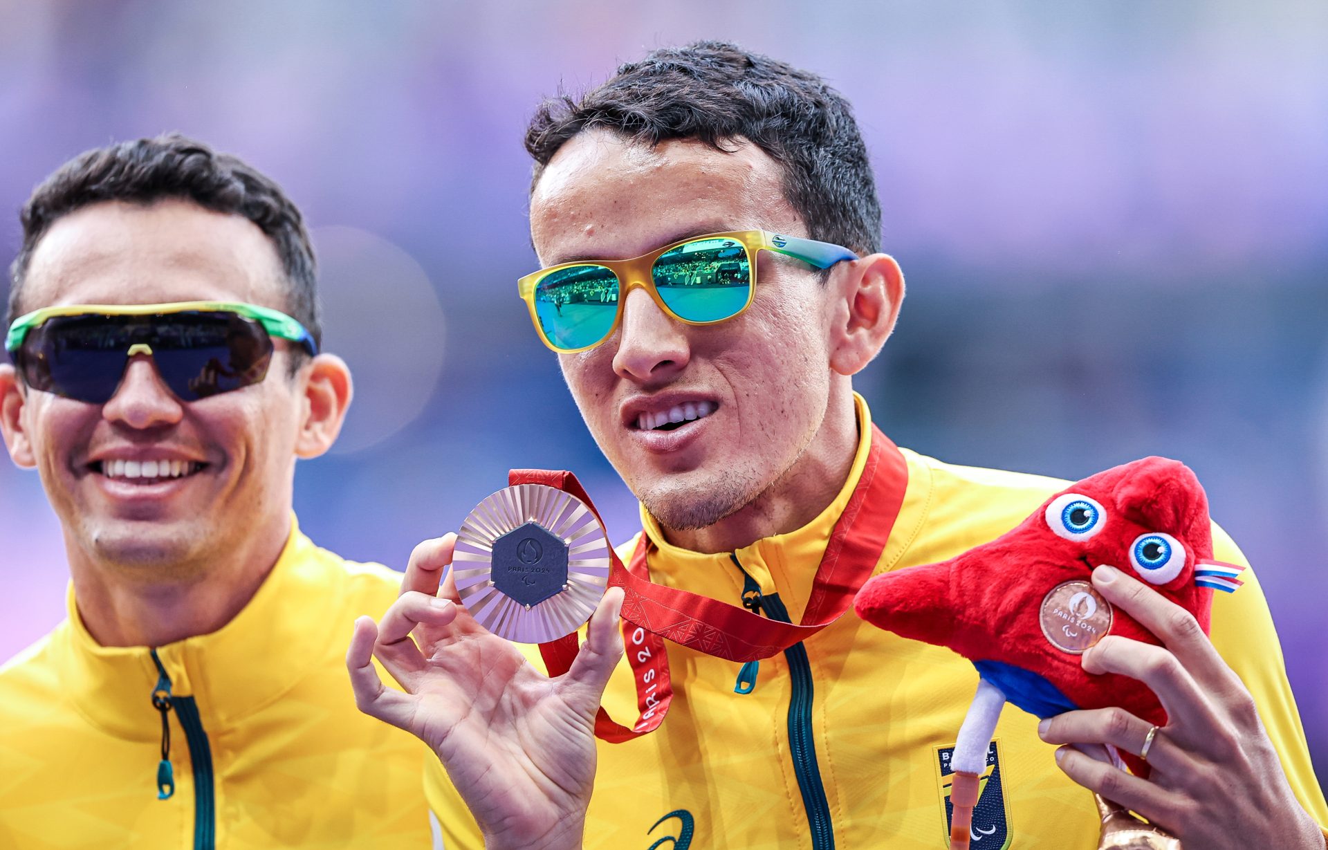 Bolsista de MS, Yeltsin Jacques conquista bronze na Paralimpíada de Paris