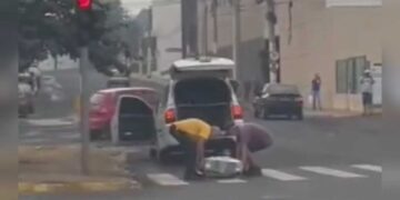 Caixão cai de carro funerário em avenida de Campo Grande