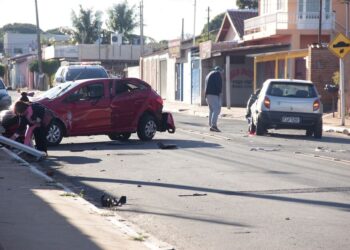 Acidente deixa três feridos na Júlio de Castilho